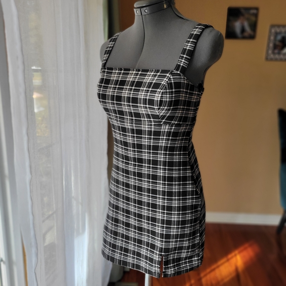 Hollister Black and White Plaid Mini Dress - Jumper - Size XXS - Picture 1 of 11